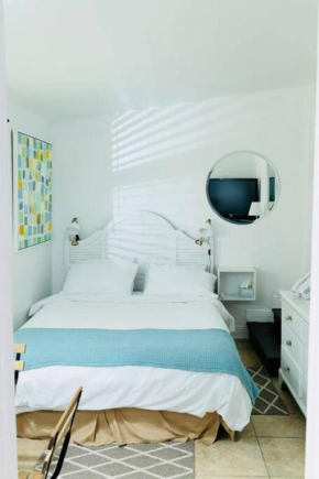 Casita Santorini -1 Bedroom Guest Suite Near Grove Bay